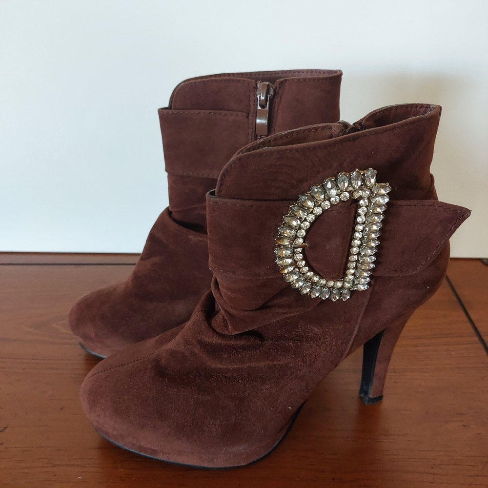 Brown booties with heel and rhinestone side buckle